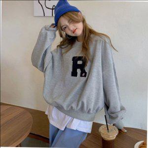 시그니처 우먼데일리룩 양털 R 레터링 원형넥 스웻셔츠 상티