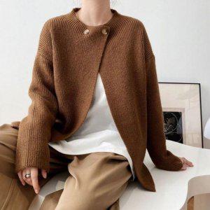 걸 투버튼 포커스 세로패턴 패턴클린 랩 오픈니트 여유핏 꽈베기니트 크루넥 레이디스 캐주얼 여성봄