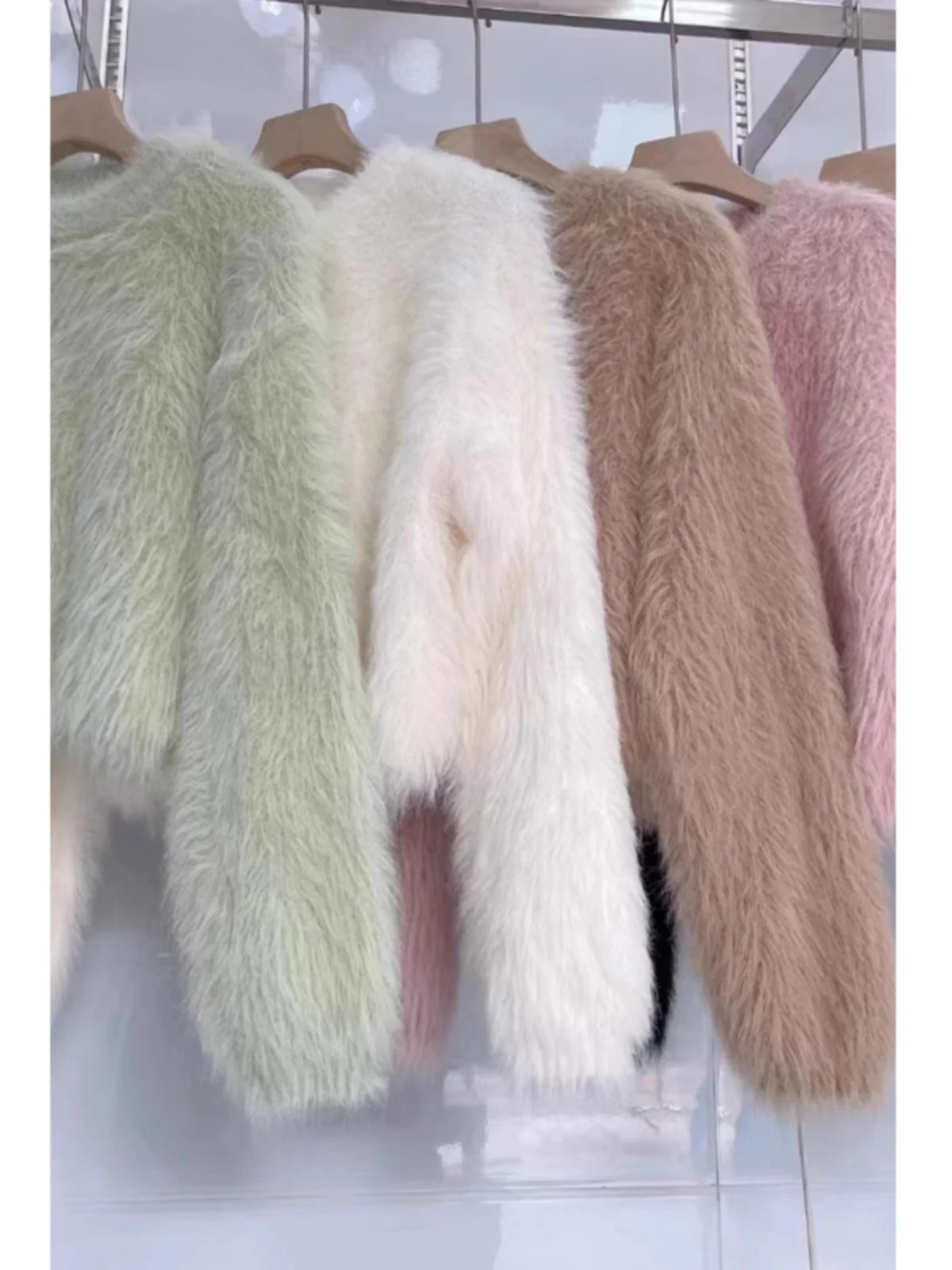 럭셔리한 단색 여성 스웨터 밍크 퍼 트리밍 플러피 스타일리시 가을 겨울 출퇴근용 스트레이트 컷 긴팔 라운드 넥