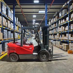 디젤 구동 지게차 3.5톤 4톤 맞춤형 색상 EPA 엔진 창고 운송 1-3톤 소형 지게차 야외 오프로드