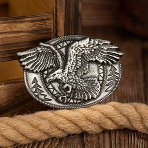 1개의 타원형 날개 독수리 버클, 복고풍 패션 서양 남성 참신 벨트 버클, 바이킹 스타일은 모든 스타일의 벨트와 일치할 수 있습니다.