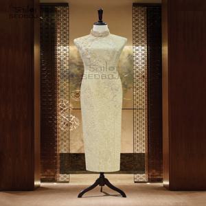 새로운 중국 스타일의 여름 절묘한 자카드 슬림핏 골드 네일 비드 치파오