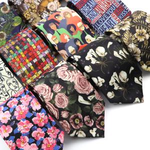 남성 독특한 디자인 부드러운 실크 넥타이 하우스 페이스 플라워 뷰 패턴 그리기 스타일 브라운 화이트 넥타이 파티 결혼식 참신 선물