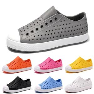 새로운 어린이 동굴 신발 여름 샌들 소년 소녀 정원 나막신 EVA 슬립 스포츠 샌들 남여 경량 야외 해변 물 신발