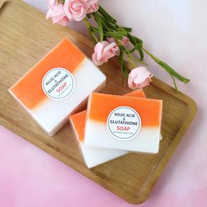 코직산 및 찹글리세린 비누 클렌징 목욕 에센셜 오일 비누 투인원 식물 에센셜 오일 비누 바디 케어 비누 스위트 오렌지 에센셜 오일 함유 Vc 브라이트닝 스킨 100g