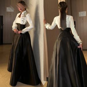 맞춤형 심플한 저지 라인스톤 플리츠 A라인 V넥 롱 드레스 Quinceanera 클래식 절묘한 사이즈 이용 가능