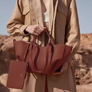 2025년 베스트셀러 트렌디 빈티지 프렌치 스타일 크로스백, 순수 가죽 소재, 대용량, 일상 출퇴근에 적합합니다.