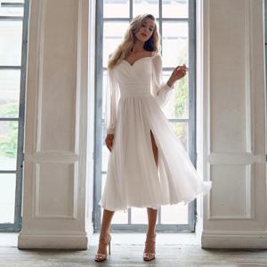 심플한 시폰 티 길이 웨딩 원피스, 연인과 긴팔 사이드 스플릿 신부 가운, 섹시한 백리스 플리츠 신부 맞춤형