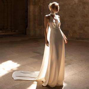 시크한 민소매 홀터 웨딩 드레스, 하이넥, 섹시한 오픈 백, 신부 바닥 길이 시스 플리츠, 해변 결혼 맞춤 가운