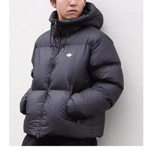  두꺼운 야외용 다운 재킷 후드 방풍 고급 플러피 원단 추위 저항 폴리에스터 섬유 긴 소매 지퍼 클로저