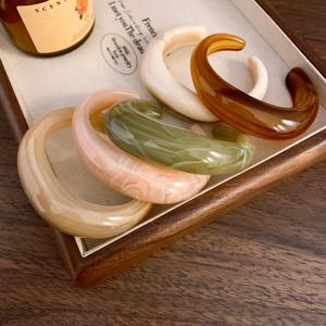 여성용 부드러운 둥근 아크릴 커프 뱅글, 빈티지 과장된 젤리 컬러 스머징 뱅글, 와이드 레진 팔찌 액세서리 M1