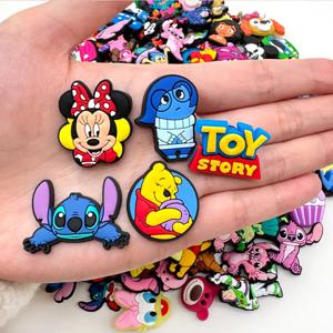 무작위 10-100Pcs MINISO 디즈니 시리즈 신발 매력 열쇠 고리 샌들 비치 가방, DIY 신발 장식 액세서리 신발 핀