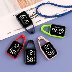 1-2PC 키 체인 LED 디지털 전자 시계 야간 조명 터치 디지털 시계 학생 빛나는 키 체인 회중 시계 어린이 선물