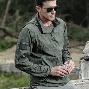 여름 경량 전술 재킷 남성용 윈드 브레이커 얇은 피부 후드 비옷 빠른 건조 통기성 방수 재킷