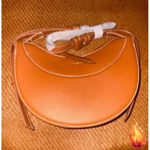 핫한 가볍고 고급스러운 초승달 모양 가방 여성용 2025 볼링엔 니치 디자인, 심플한 숄더백, 가죽 암체어 백