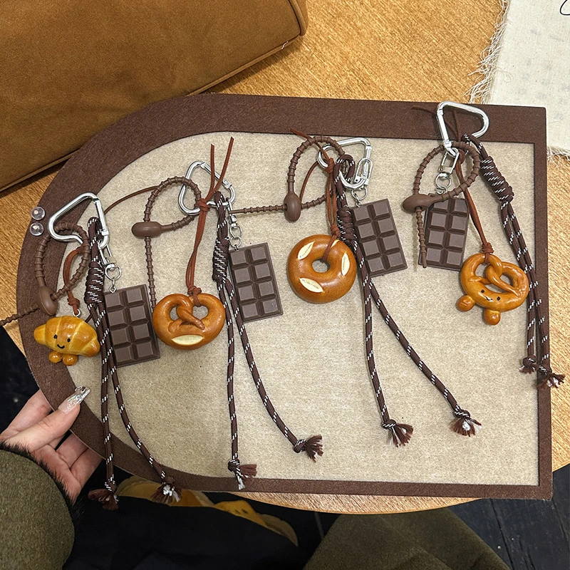 사랑스러운 절묘한 땋은 밧줄 알칼리성 빵 땋은 밧줄 가방 교수형 초콜릿 스프링 버클 펜던트 수석 감각 펜던트