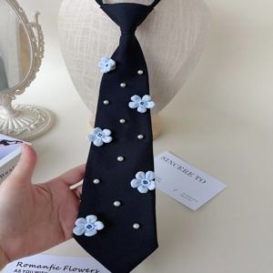 [2025 부드러운 새 스타일] 패브릭 꽃 진주 장식 여성 넥타이 디너 파티 조절 가능한 목 액세서리 라이트 럭셔리 이중 목적 봄과 여름 일치하는 기질 액세서리가 가장 쉽습니다.