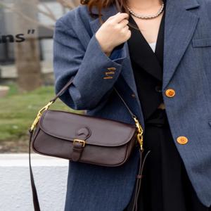 부드러운 가죽 크로스바디 백 여성용 최상층 태닝 소가죽 레트로 메일백 언더암 대각선 숄더백 패셔너블한 아메리칸 스타일