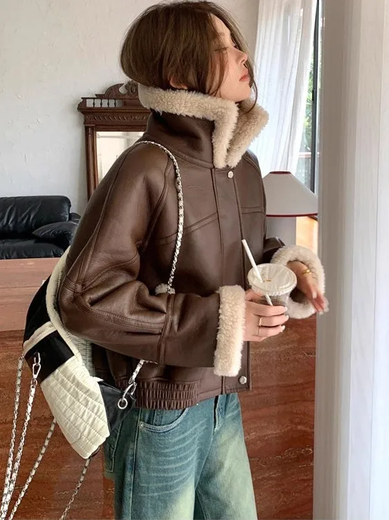 패셔너블한 두꺼운 가을 겨울 가죽 퍼 재킷 여성용 스위트 쿨 바이커 스타일 코트 긴 소매 지퍼 클로저