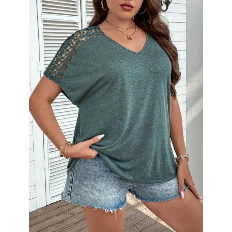 플러스 사이즈 1XL-5XL 여름 새 여성의 느슨한 어깨 중공 레이스 패치 작업 솔리드 컬러 v 넥 짧은 소매 여성 티셔츠 ﻿