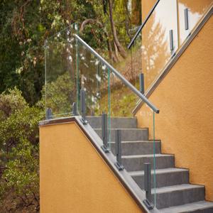 알루미늄 난간 베이스 슈 유리 데크 난간 발코니 유리 펜스 핸드레일 난간 부속품 LED 조명 프레임리스 유리 난간