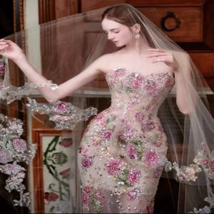 우아한 피쉬테일 이브닝 드레스 2025 신상 가볍고 고급스러운 플로럴 약혼식 로브 여성 호스티스 스트랩리스 롱 가운