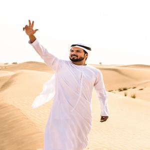 아라비아 스타일 라운드 넥 남성 로브 3피스 세트 여름용 헤드스카프와 헤드밴드 포함 국립 패션 프린스 로브