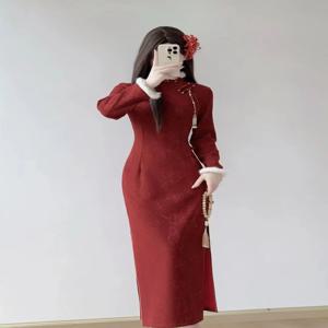 레트로 스타일 롱 치파오 드레스 젊은 소녀의 우아하고 심플한 디자인 가을 겨울 신상품 중국 패션 따뜻한 긴 소매