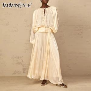 TWOTWINSTYLE 솔리드 느슨한 스플 라이스 접기 여성을위한 우아한 드레스 라운드 넥 긴 소매 패치 워크 레이스 업 드레스 여성 패션