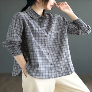 루즈핏 캐주얼 여성 셔츠 봄 가을 체크 무늬 배 가리는 큰 사이즈 엄마 상의 포켓 손수건 포함 신상 2024