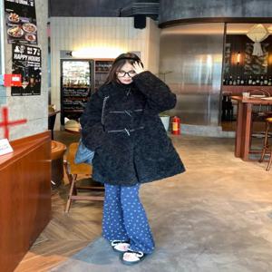 여성용 루즈핏 양털 재킷 겨울 신상 따뜻한 면 코트 롱 길이 버튼 디자인 패셔너블한 한국 출퇴근 스타일