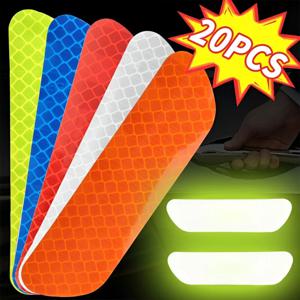 자동차 도어 반사 테이프 헬멧 안전 경고 스티커 휠 가장자리 눈썹 야간 라이딩 워킹을위한 범용 반사 스티커