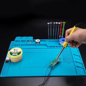 납땜 스테이션 매트 실리콘 작업 매트 내열성 932 ° 전자 전화 노트북 시계 수리용 F 정전기 방지 자기 매트