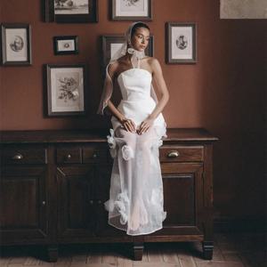 맞춤형 모던 시스 새틴 웨딩 드레스, 섹시한 오픈 백, 스트랩리스 신부 가운, 플리츠 얇은 명주 그물 꽃, 민소매 베스티도 2025