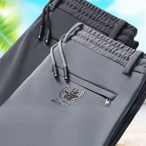 남성 캐주얼 루즈핏 여름 얇은 아이스 실크 스트레이트 레그 통기성 스포츠 팬츠 패셔너블한 도시 스타일 긴 바지