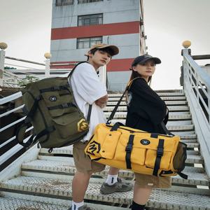 대용량 남성 여행 배낭 피트니스 가방 휴대용 수하물 크로스바디 백 습식 및 건식 분리 나일론 기하학적 패턴