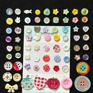 10pcs 귀여운 핑크 무작위 버튼 아크릴 혼합 색상 2/4 홀 봉제 절묘한 DIY 수제 액세서리 장식 재료