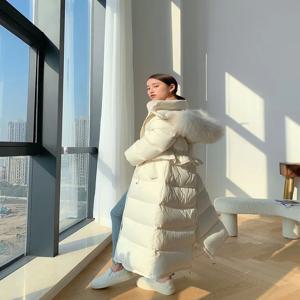 탈부착 가능한 후드가 있는 흰색 다운 재킷 여성용 롱 오버 니 겨울 패션 블랙 허리 조임 외투 한국 스타일