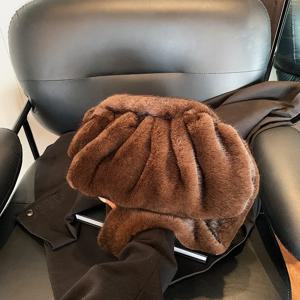 귀엽고 다재다능한 겨울 크로스바디 백 밍크 퍼 주름진 텍스처 클라우드 쉘 백 여성 패션 토트 숄더 백