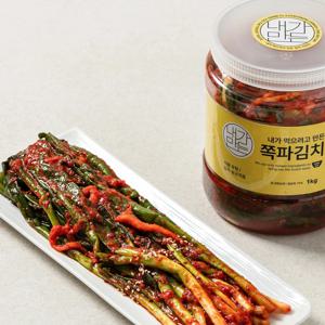 내가 먹으려고 만든 쪽파김치1kg 1개, 통에 담은 실속형 포장김치 여행 캠핑용