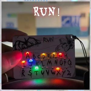 재고 있음 ST5 뮤지컬 & 조명 펜던트 - 26개 알파벳 3가지 음악 4가지 조명 충전식 자동차/축제 선물 라이트 백