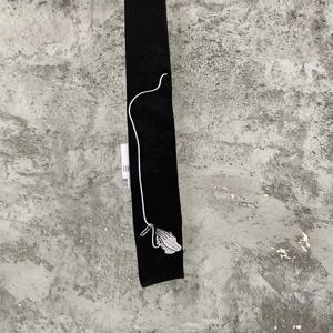 독창적인 디자인, 다크하고 틈새시장을 겨냥한 일본식 수제 가위로 수놓은 넥타이, 울 넥타이