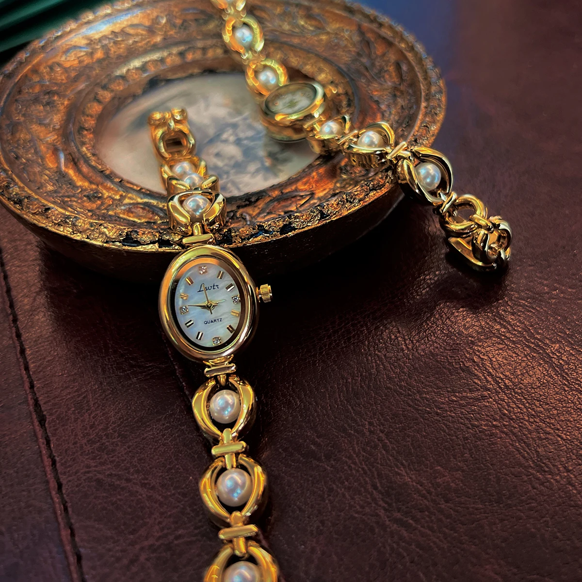 여성용 프렌치 패셔너블 우아한 진주 스트랩, 30m 방수 타원형 쿼츠 손목시계, 데일리 웨어, 홀리데이 워치, 1 개