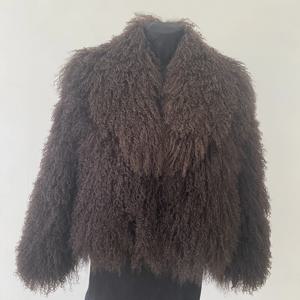 겨울을 위한 몽골 양가죽 패셔너블하고 고급스러운 여성 코트로 따뜻함, 하이 스트리트 스타일, 천연 소재, 두