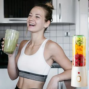 USB 충전식 미니 블렌더, 소형 과즙기 더블 컵, 플라스틱 본체, 2개의 컵과 스포츠 컵 뚜껑이 있는 다기능 과즙기
