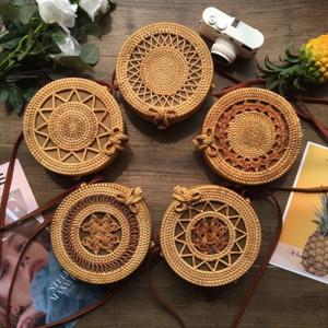 2024 여름 등나무 가방 수제 라운드 짠 비치 숄더 백 보헤미아 핸드백 메시지 크로스 바디 백 여성용 토트 백