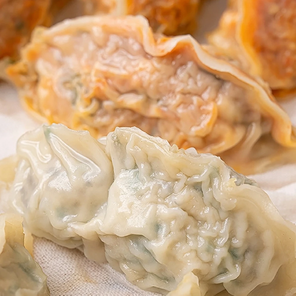 청주명물! 우아하게 미친 만두 3종 (고기만두10개+김치만두10개+매운김치만두10개)