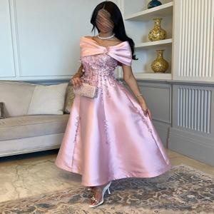 맞춤형 우아한 Charmeuse 스팽글 구슬 장식 A 라인 오프 숄더 미디 드레스 맞춤형 행사 중국 스타일