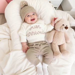 Ylsteed 3종 세트 신생아 남아 사진 촬영 의상 '방금 도착' 자수 카키색 아기 옷 스웨터 베이비 샤워 선물