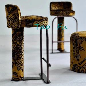 이탈리아 명품 스테인리스 스틸 엣지 테이블 호텔 모델룸 대리석 엣지 테이블 창의적인 발코니 레저 코너 테이블